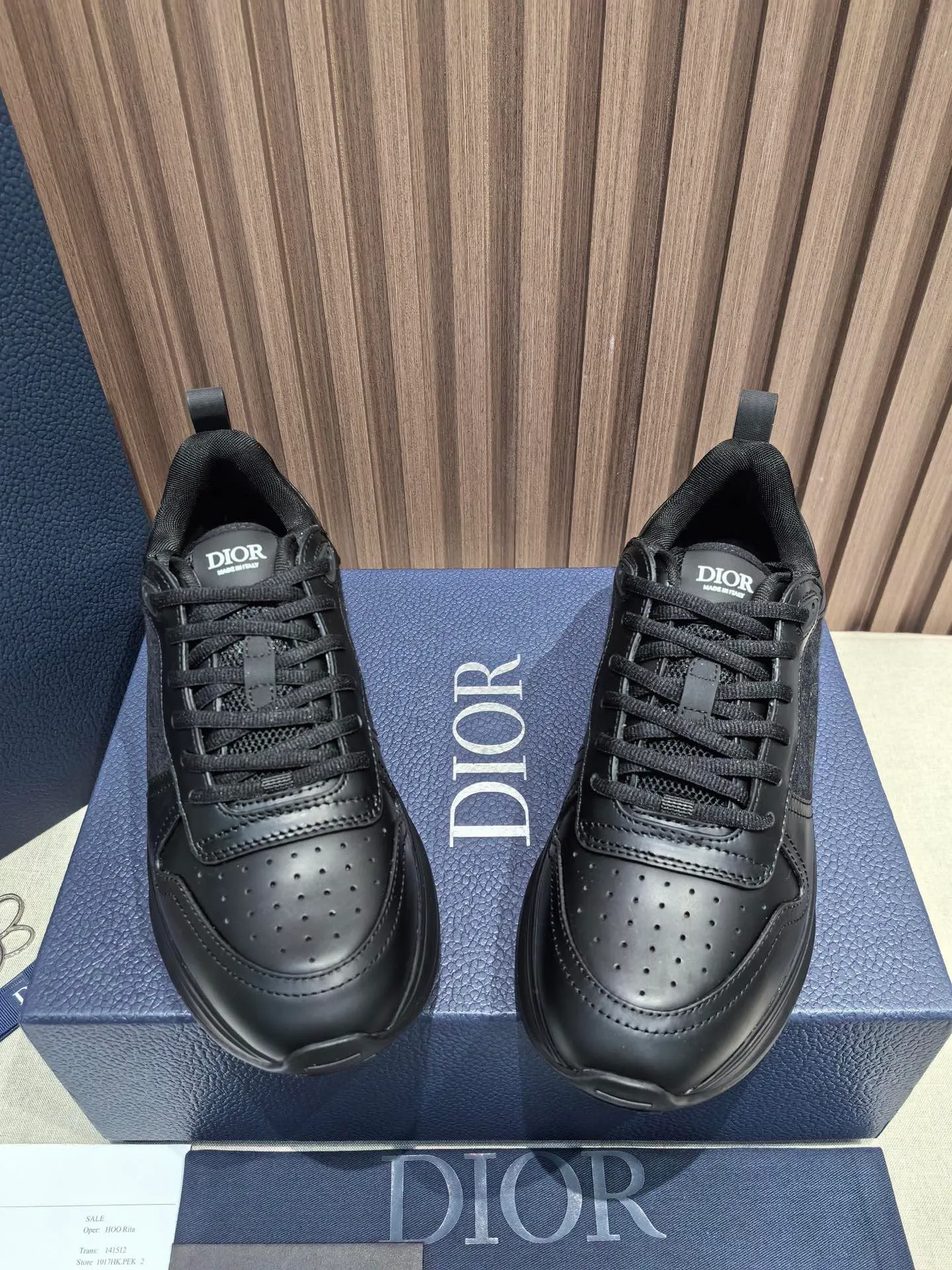 Factory price: 440💰 🔍Top purchasing agent🇮🇹 Dior's super-popular sports shoes, popular for street men, are synchronized with the new product counters. The uppers are made of Italian original imported cowhide and matched with D's customized fabrics. It is a must-have for fashionistas. The complex craftsmanship is perfectly reproduced. Imported soft cowhide foot pads, soles: original soles specially provided by the original factory, exclusive movable molded soles are super comfortable, original factory follow-up goods, 🔍🔍high quality, you can enter and exit the counter at will, welcome to compare, code number 38-45 (46 can be customized and cannot be returned or exchanged)